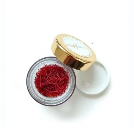 Medisoups Kesar pack shot: Open box revealing premium red saffron threads